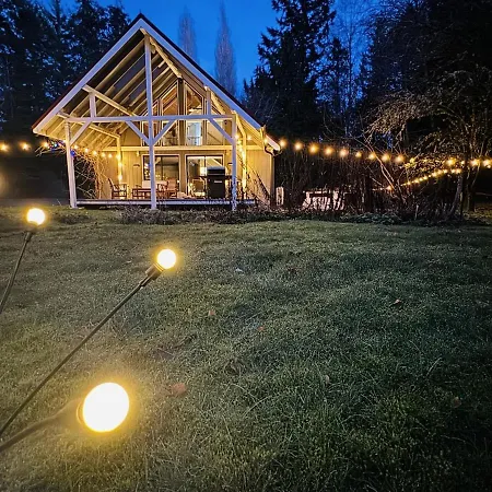 House With Hot Tub On Over 2 Acres